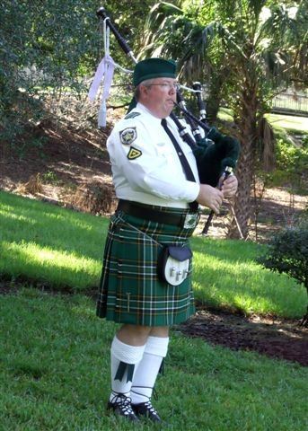 Kevin Bagpipes 2011.JPG